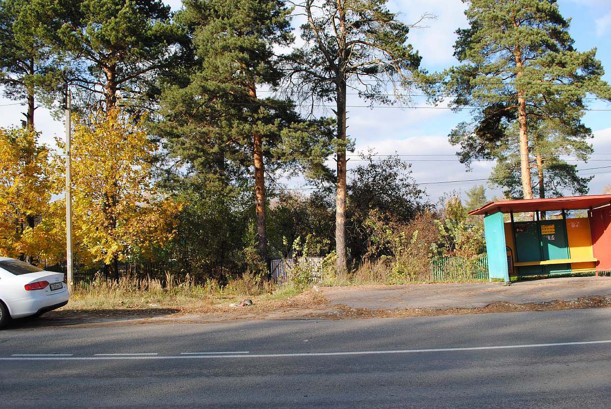 Автобусная остановка рядом с домом в пос. Александровка
