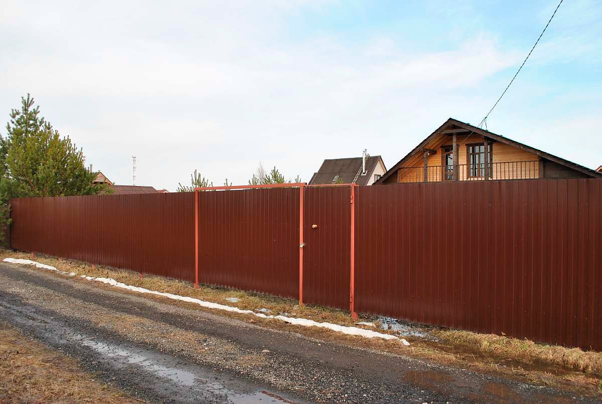 забор и калитка с фасада в СНТ Черемушки у д. Могутово