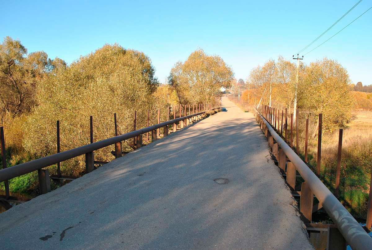 мост через дорогу в СНТ Покровка