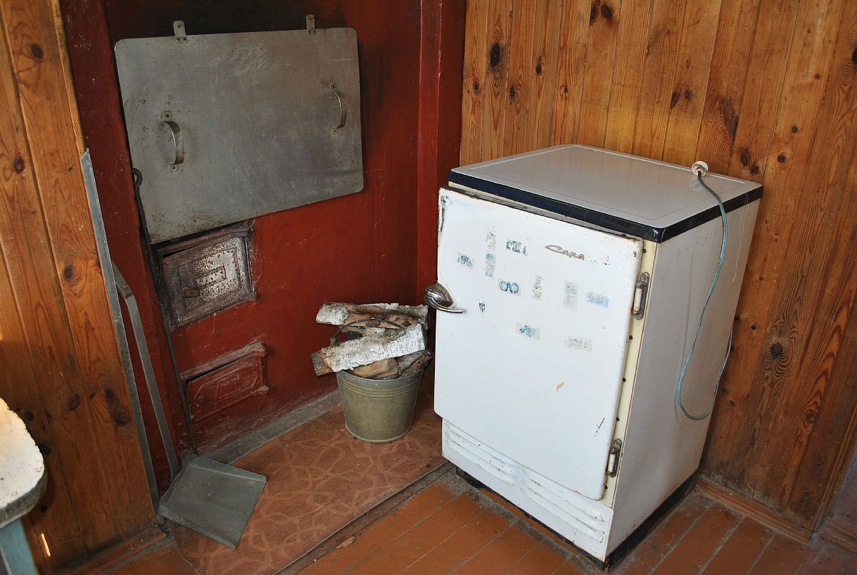 печь и холодильник
